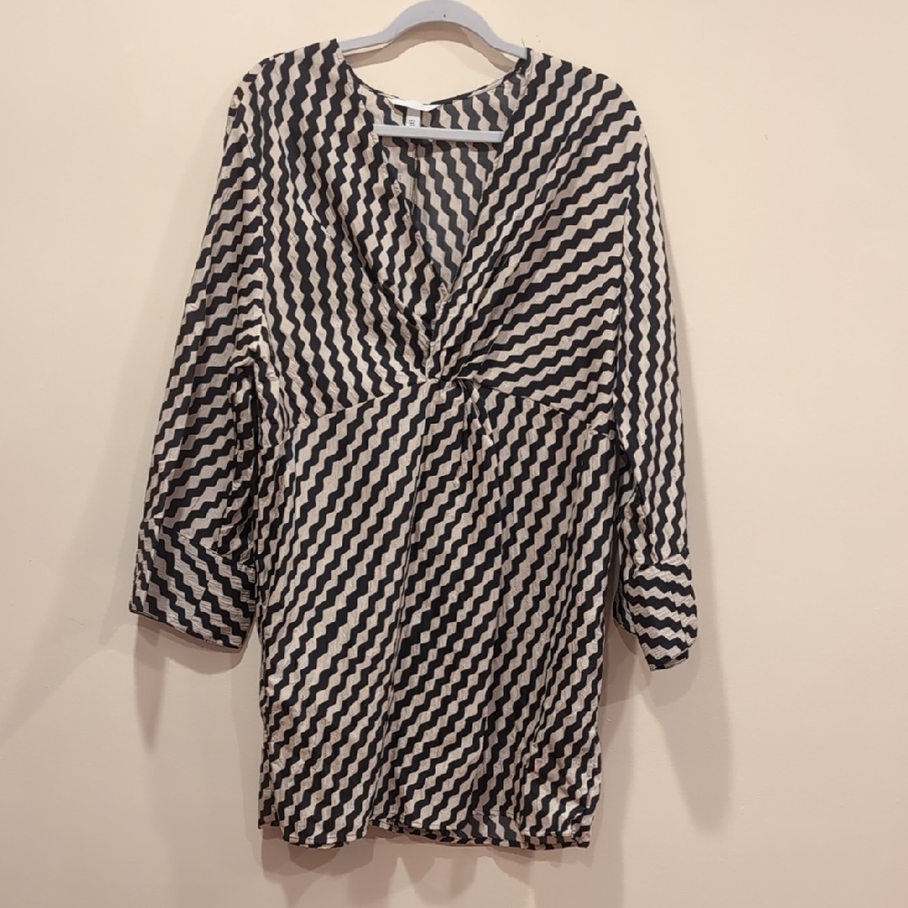 H&M Black and White Patterned Blouse